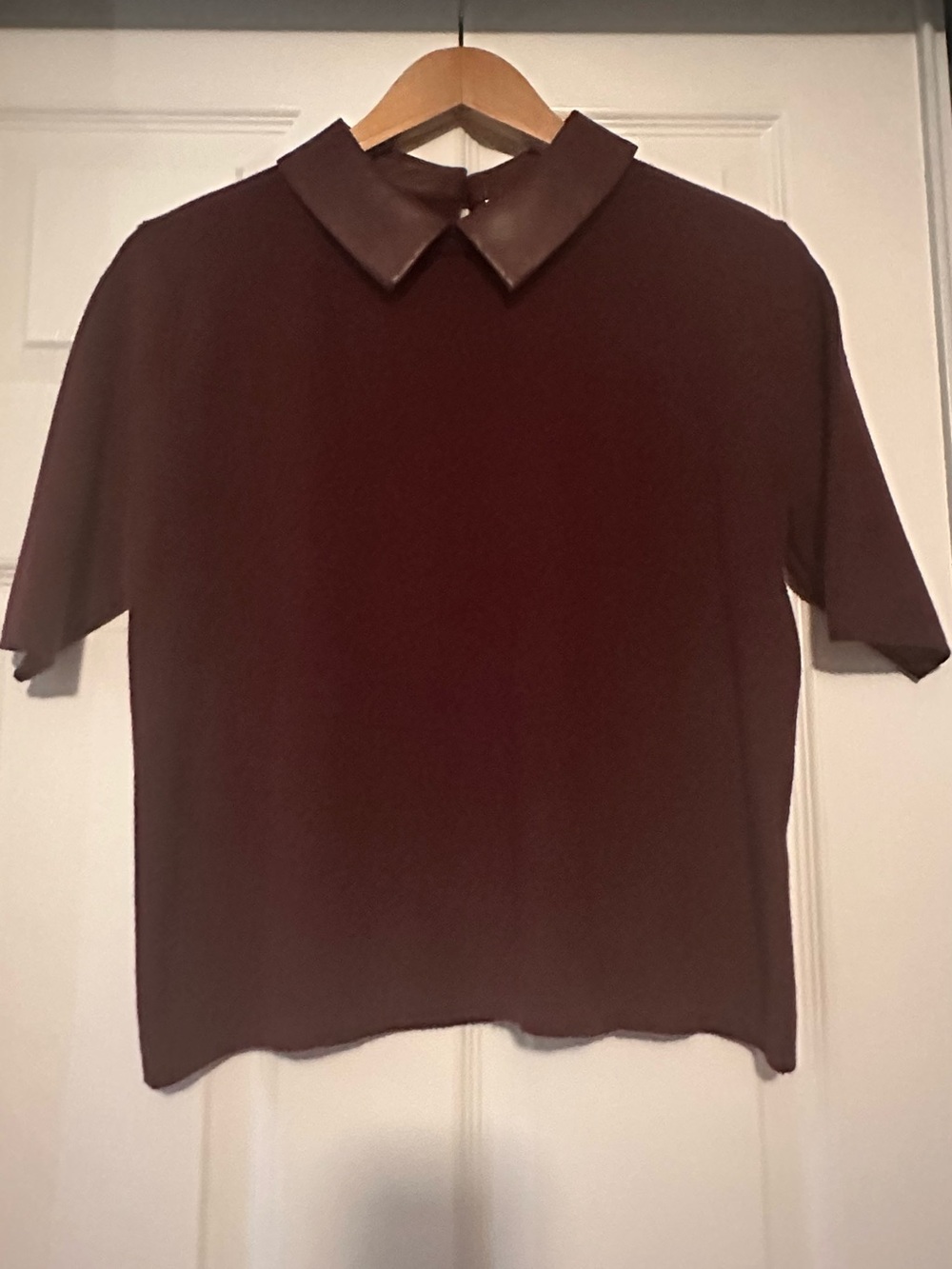 Sioni burgandy elbow sleeve faux leather collar sweater size medium mint.